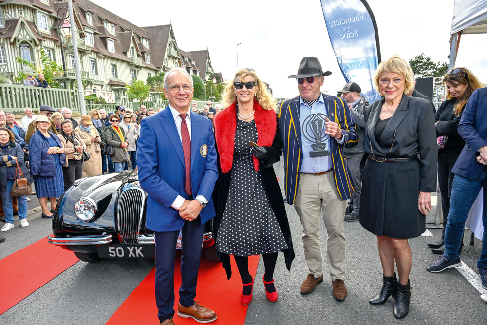 Cat-2-trophée-d'argent-.weymanNigel-JAGUAR-XK-120--jpg
