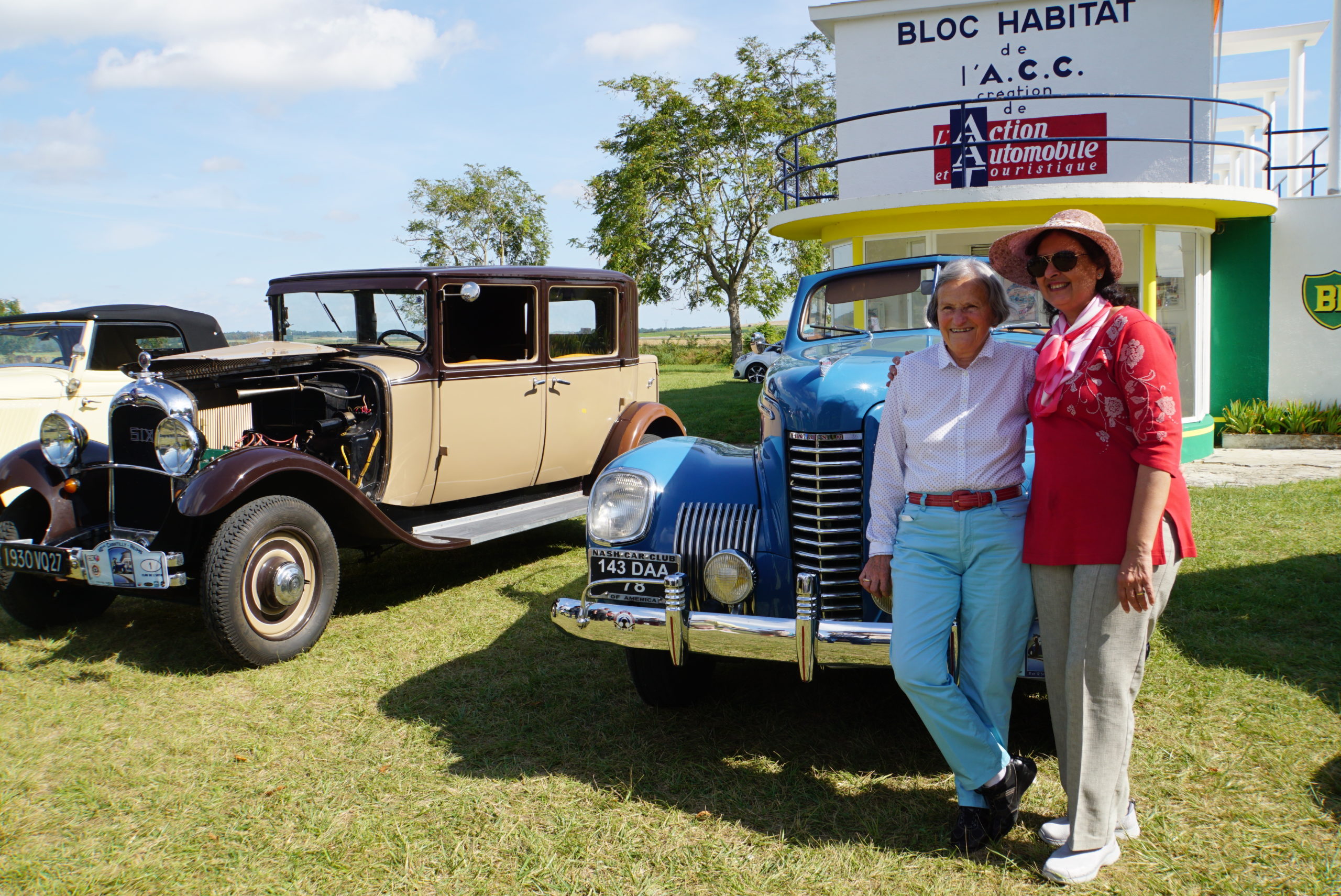 Circuit-de-Gueux-Marie-Claire-et-Vanessa-scaled