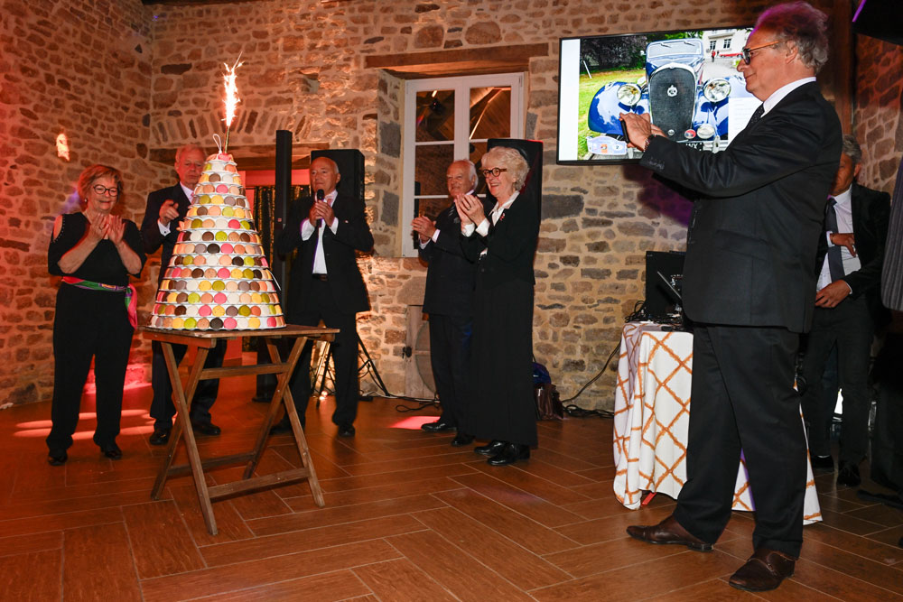 DIMANCHE-SOIR-DINER-DE-GALA---PIECE-MONTEE-POUR-LES-10-ANS-DU-RALLYE-ET-feu-d'ARTIFICE-Pièce-montée-5