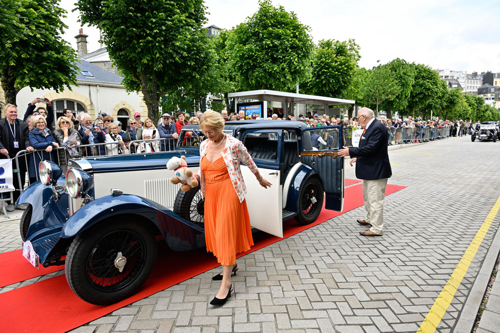 dimanche-apès-midi-Exposition-et-concours-d'élégance-sur-lecours-Joinville-Paris-Granville-376