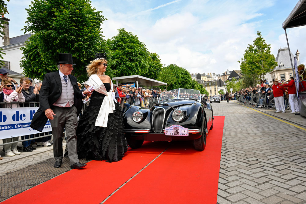 dimanche-apès-midi-Exposition-et-concours-d'élégance-sur-lecours-Joinville-Paris-Granville-388