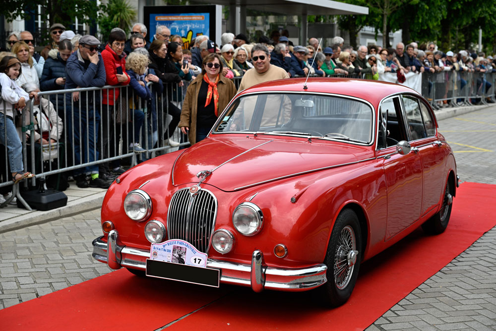 dimanche-apès-midi-Exposition-et-concours-d'élégance-sur-lecours-Joinville-Paris-Granville-418