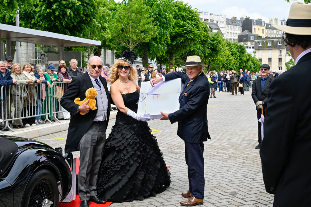 dimanche-apès-midi-Exposition-et-concours-d'élégance-sur-lecours-Joinville-Paris-Granville-467