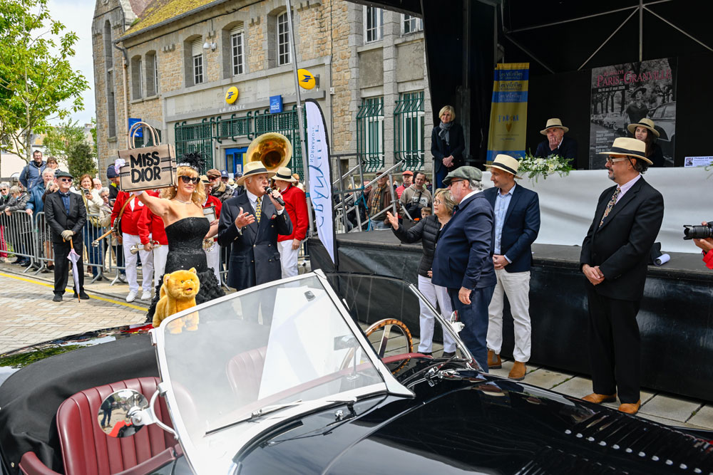 dimanche-apès-midi-Exposition-et-concours-d'élégance-sur-lecours-Joinville-Paris-Granville-470